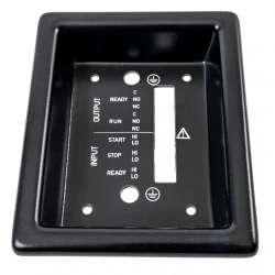Bedruckte Bedieneinheit für ein technisches Gerät mit Durchbrüchen für Schalter und Regler