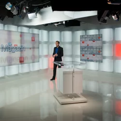 Wandverkleidung eines TV-Studios für mit thermogeformten hinterleuchteten Quadern